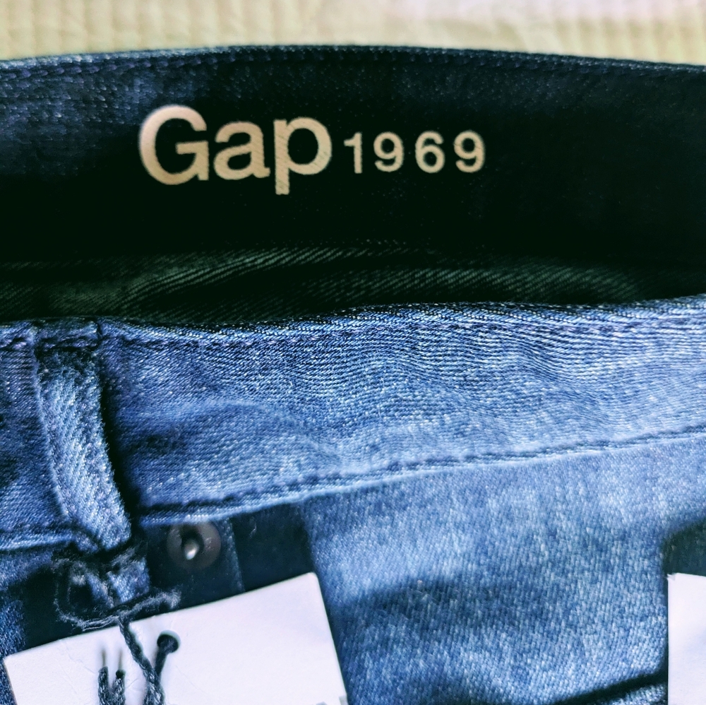 NWT...GAP 1969 Women's "Always Skinny" Denim Shorts Size 27 - Picture 3 of 9